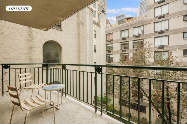 Photo - 311 Greenwich St