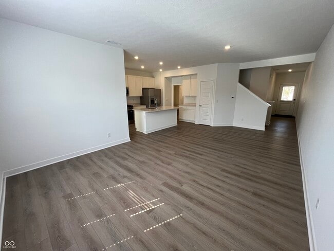 437 Monarch Ln