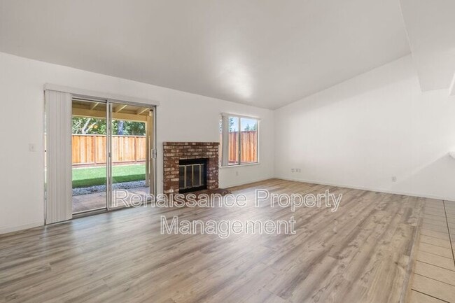 445 W Deerwood Ln