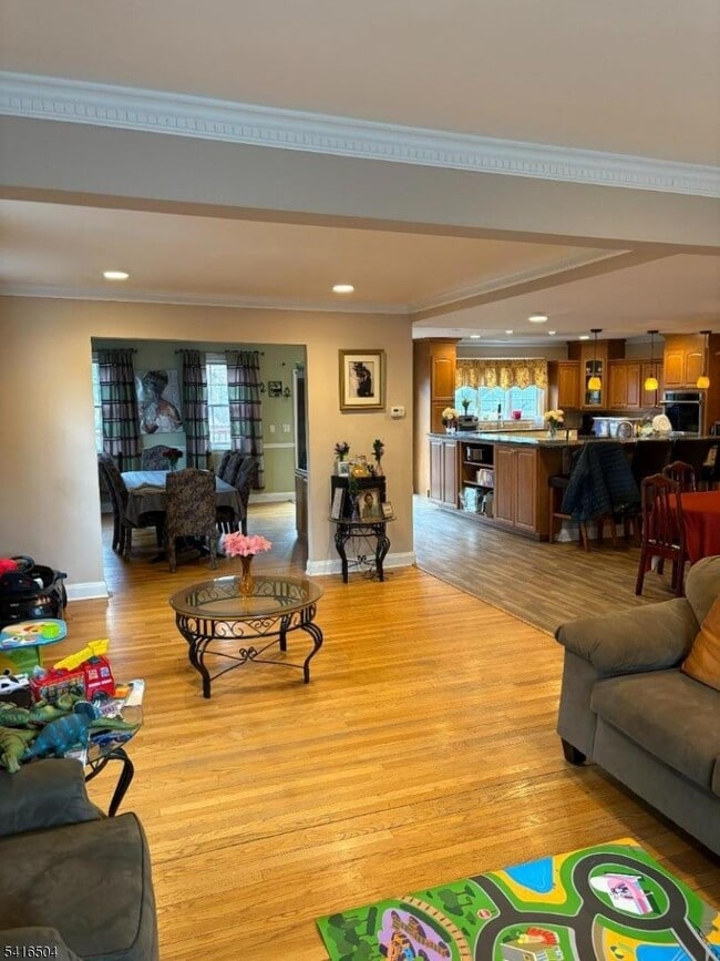 Photo - 521 Pleasant Valley Way