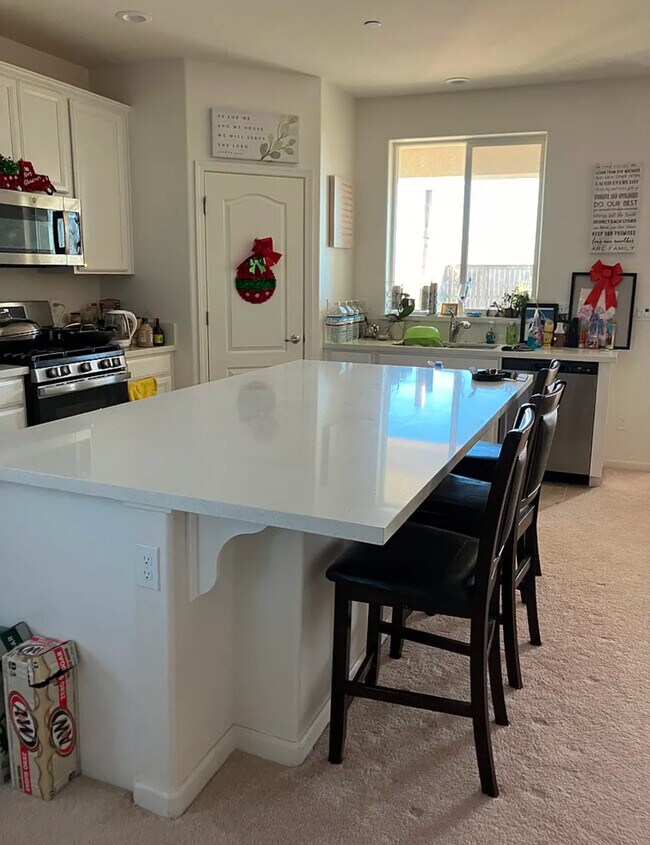 Photo - 205 Zinnia Way