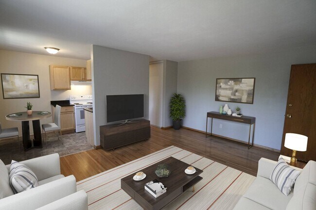 Como Lake Estates Living Room