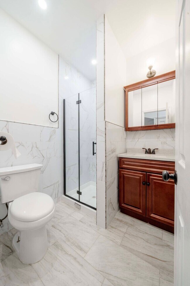 211 W 122nd St