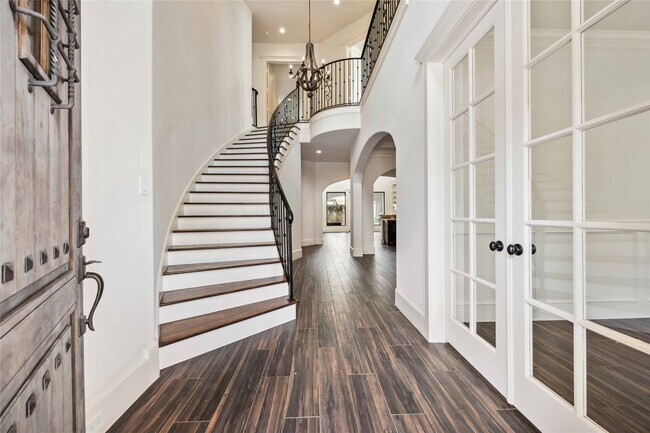 Photo - 215 Malone St