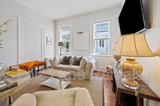 Photo - 139 1/2 Broad Street