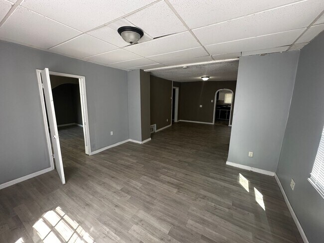 Photo - 217 W Hyde Park Ave Unit 217 W Hyde Park Ave
