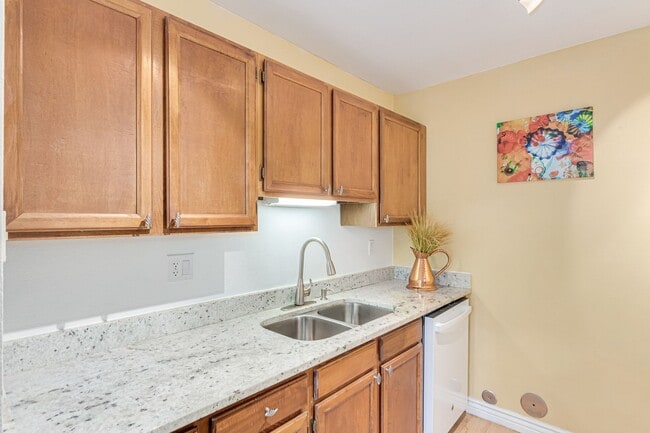 Photo - 1410 Bacchus Dr Unit B