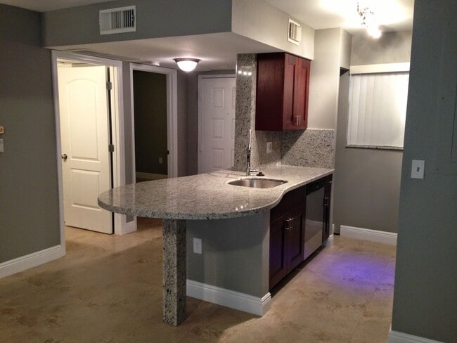 Building Photo - 2850 N Oakland Forest Dr Unit 112