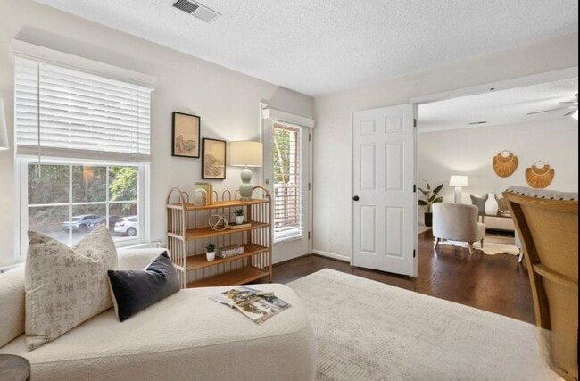 Photo - 5011 Sharon Rd