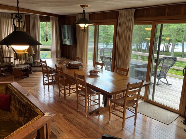 Photo - 590 Center Rd