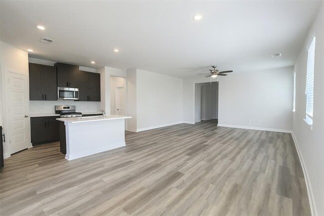 Photo - 201 Banff Dr