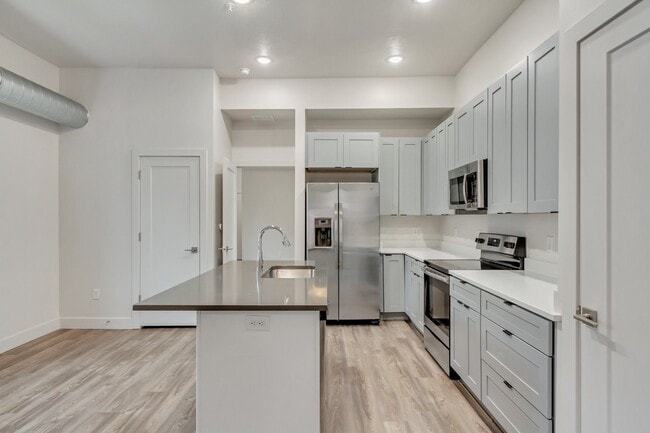 Photo - 606 W North Temple St Unidad Apt 105