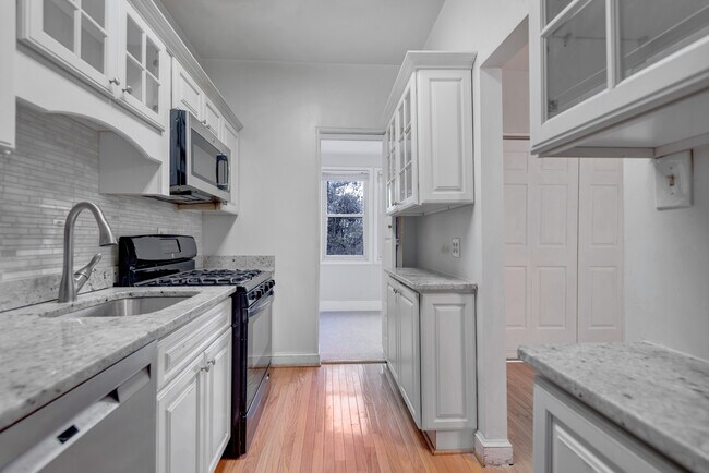 Photo - 2730 10th St NE