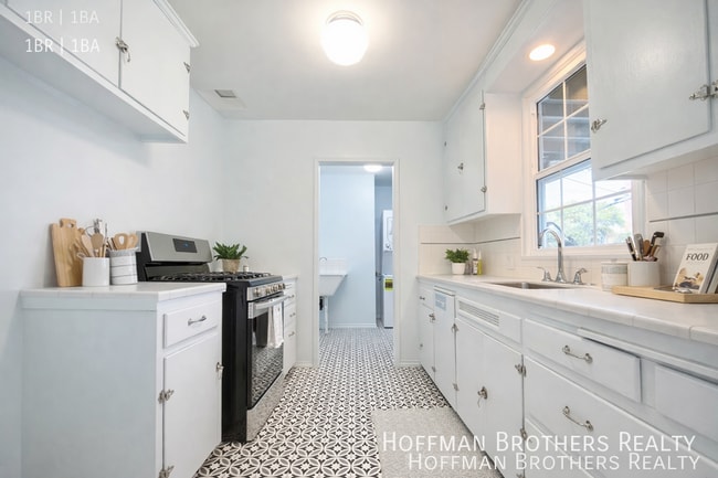 Photo - 1234 Ridgeley Dr Unit 1/2