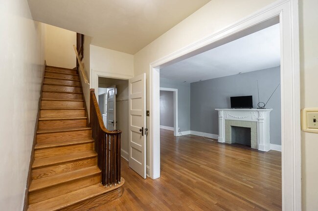 3 Bedroom Glover Park Apartments For Rent Washington Dc Forrent Photo 3815 W St Nw