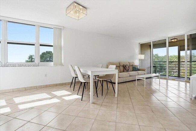 Photo - 9410 Tangerine Pl Unit 407