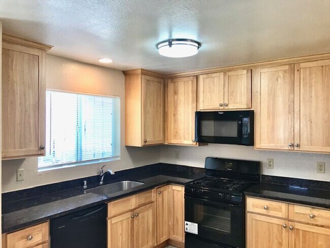 Photo - 3 bed 1.5 bath Townhouse in Richmond - AVA...