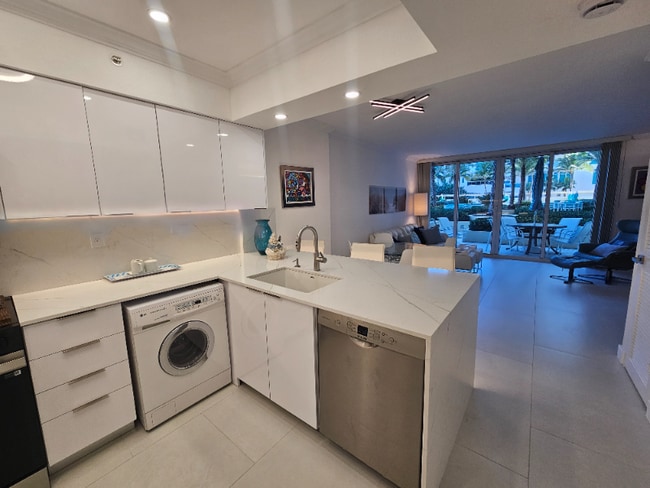 Building Photo - 2501 S Ocean Dr