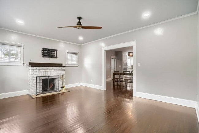 213 W Frierson Ave