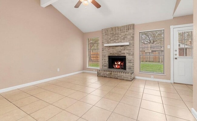 Photo - 4 Bedroom Home with 2 Bath and large back ...