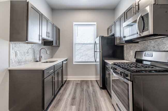 Building Photo - 806 N 41st St Unit 2