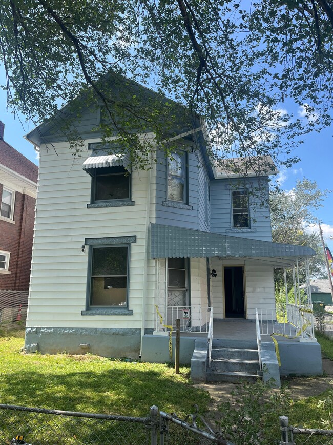 Building Photo - 21 Grosvenor Ave Rental