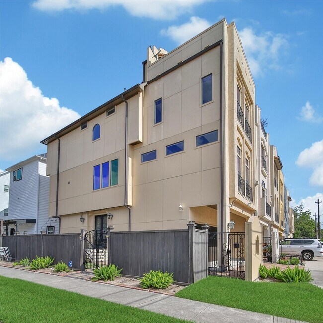 Photo - 2301 Couch St