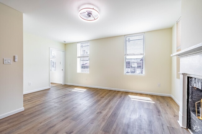 1BR, 1BA - 789SF - Living Room