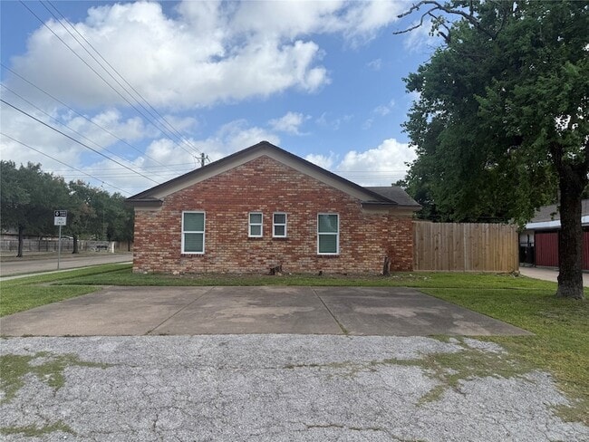 Photo - 6525 Renwick Dr Unit A