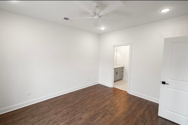 346 Windsor Dr N Unit 703 South Grove Dr
