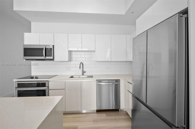 Photo - 101 Diplomat Pkwy Unidad 2306