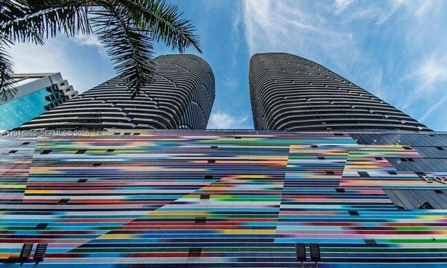 Building Photo - 45 SW 9th St Unit 1005