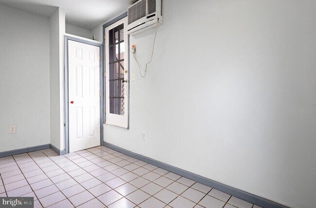 Photo - 1327 Snyder Ave Unidad 2F