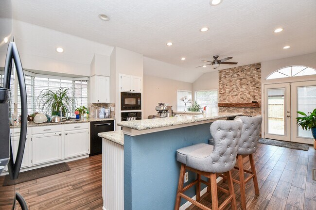 Photo - 8323 Lake Crystal Dr