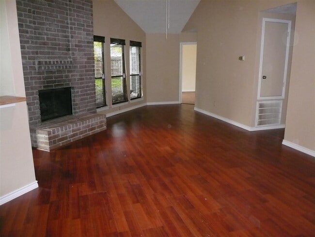 Building Photo - 21603 Meadowhill Dr Rental