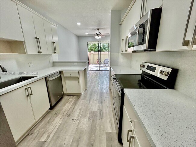 607 NE 35th Ave
