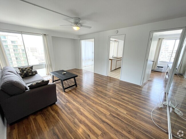 Building Photo - 2 bedroom, 2 bathroom w/ Parking in Waikiki! Rental