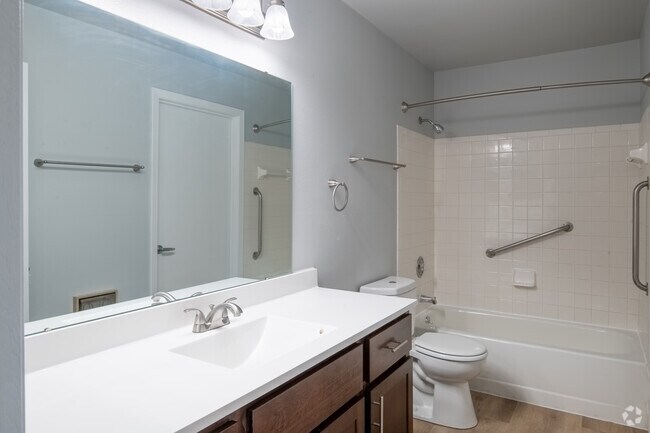 2BR, 2BA - 1092SF
