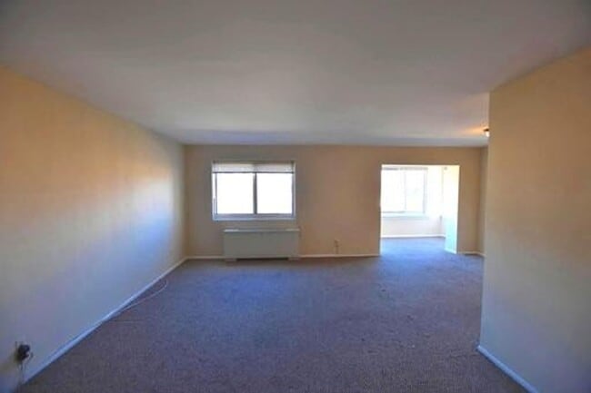 Photo - SUNNY & SPACIOUS 2 BR CONDO IS AVAILABLE IN COLLEGE PARK WALKING DISTANCE TO UMD Unidad 501