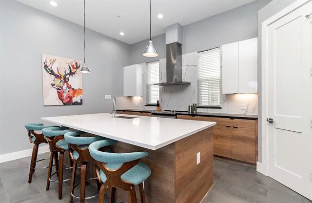 Building Photo - 2239 Lovedale Ave