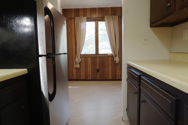 Photo - Vine Street Apartments Unit 3