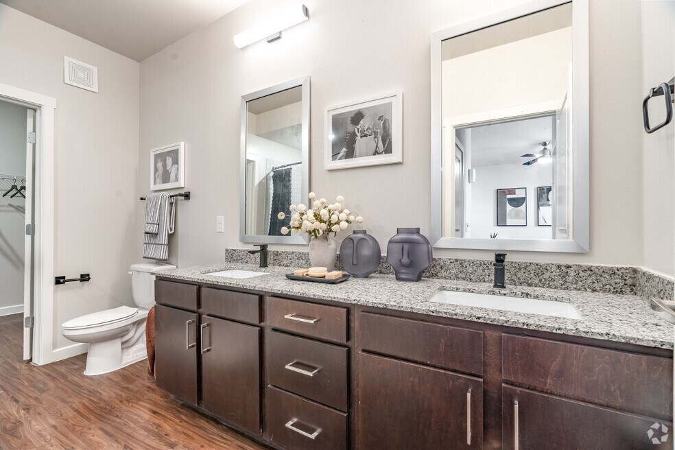1BR, 1BA - 724SF - Bathroom