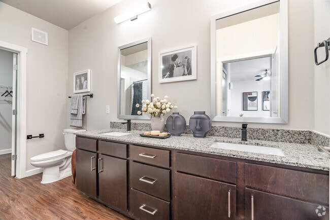 1BR, 1BA - 724SF - Bathroom - Discovery at The Realm