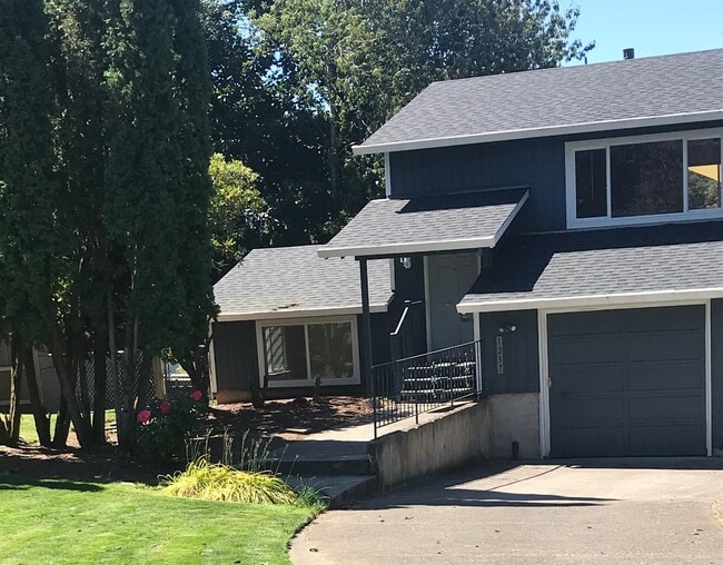 Building Photo - 1237 SE Olvera Pl