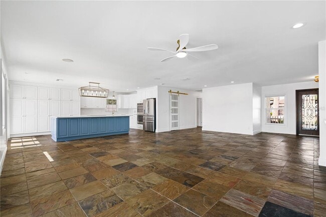 3924 Versailles Dr