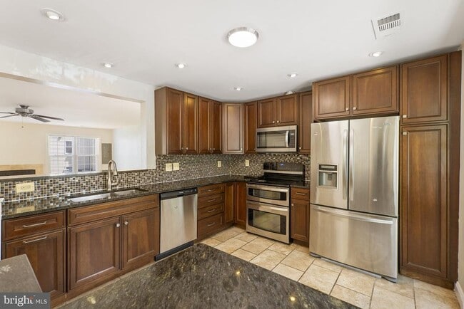 Photo - 124 Barnsfield Ct