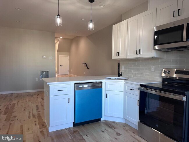 Photo - 2821 W Girard Ave Unit 2ND FLOOR