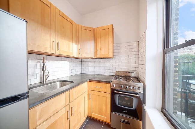 Photo - 676 Degraw St