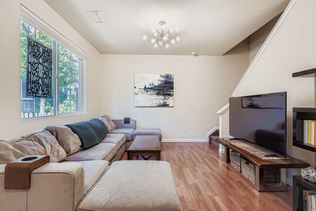 Photo - 2169 Ulster St