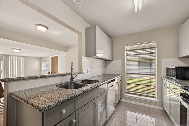 Building Photo - 12006 New Brunswick Dr